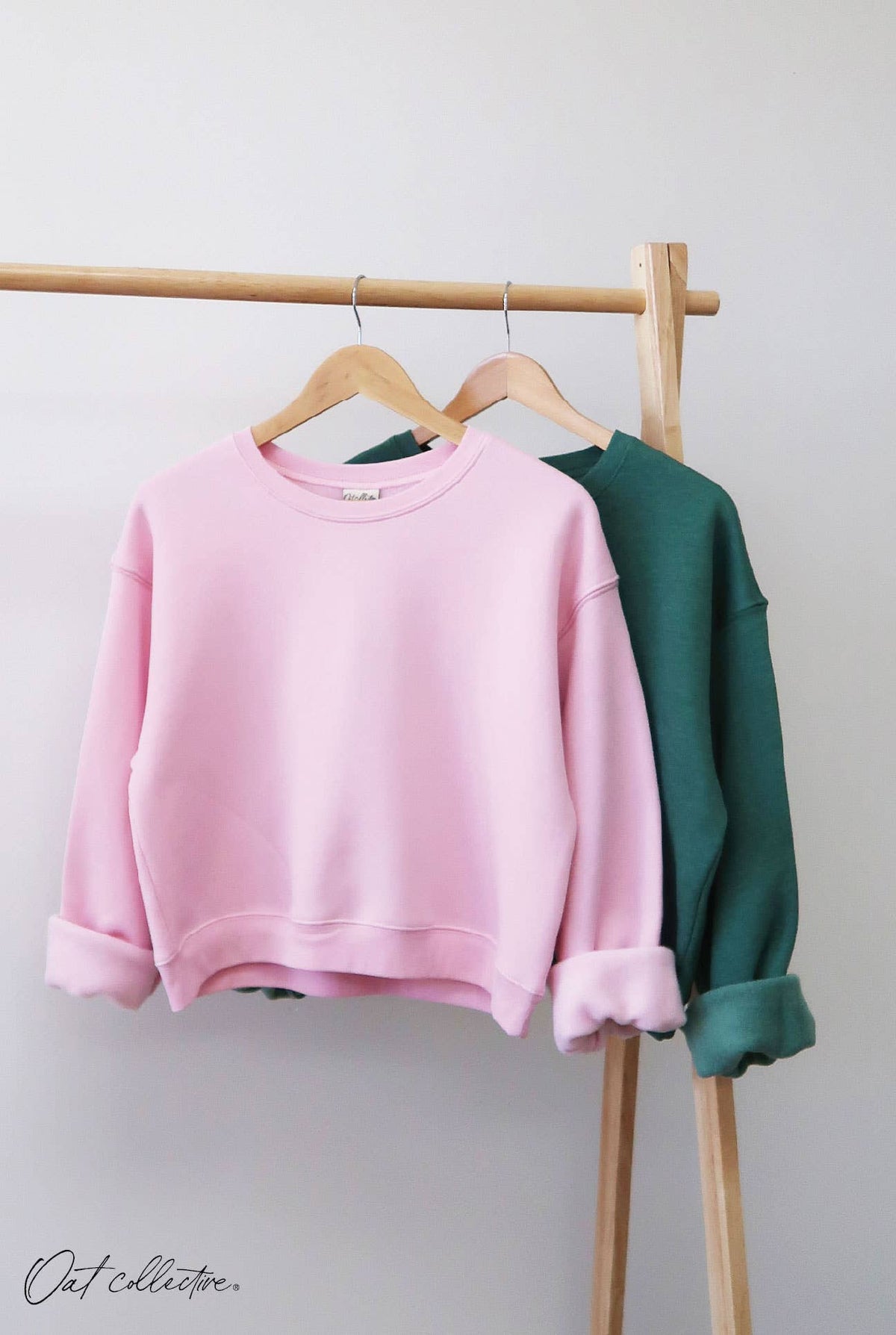 PREMIUM SOLID BASIC Cropped Graphic Sweatshirt